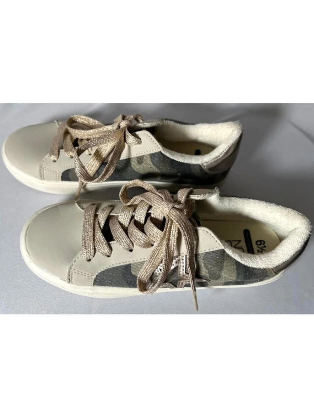 No Boundaries Womens Sneakers-Size 6.5-Camo, Off White & Gold w/ Sparkly Laces